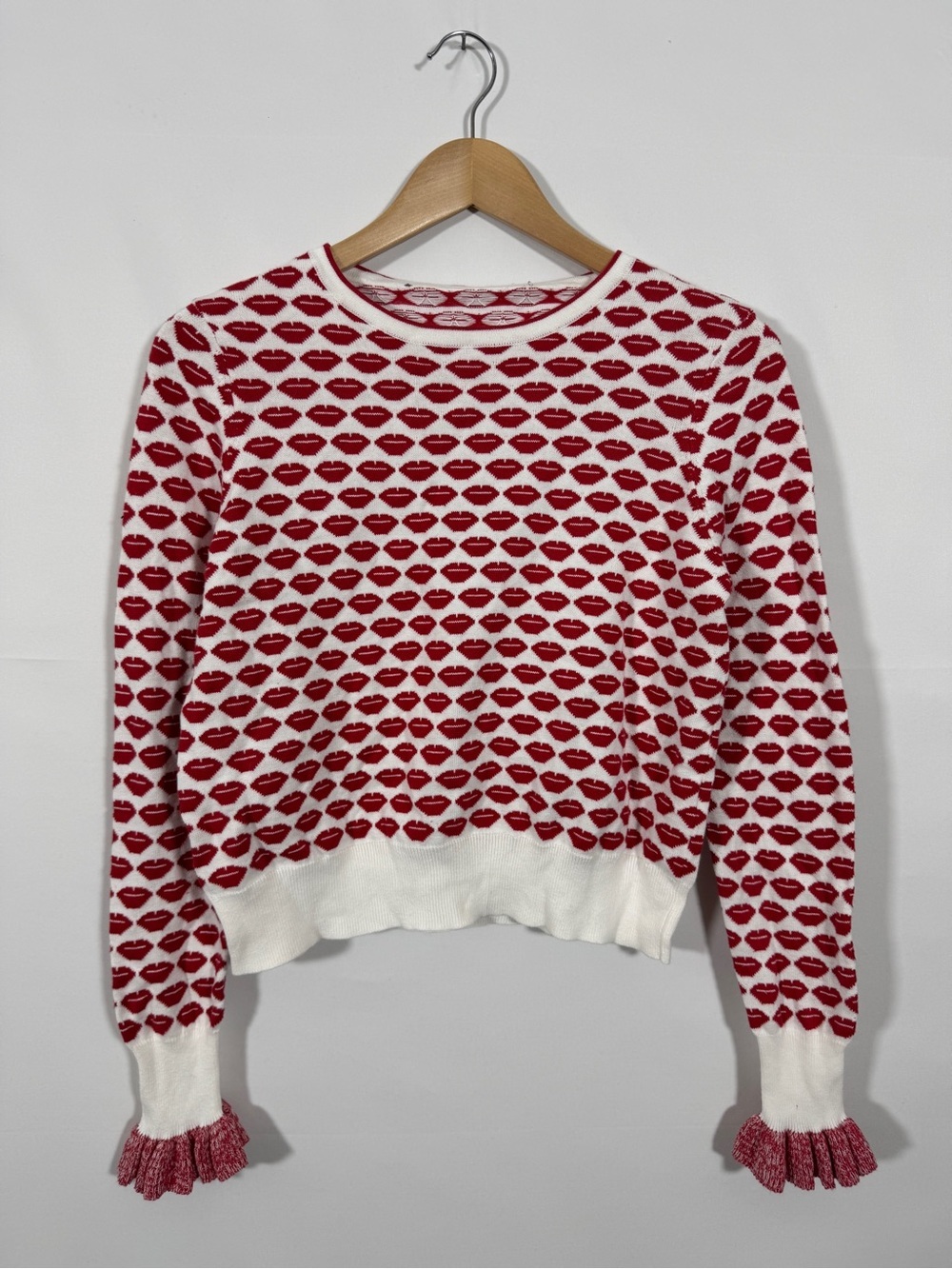 WSW6 {French Connection} Red Lips Kisses Hearts Valentine's Day Ruffle Sweater
